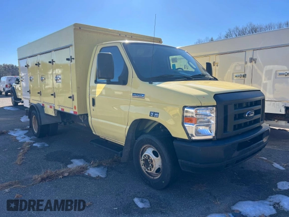 2019 Ford Econoline Commercial z VIN 1FDXE4FS9KDC52269, wystawiony jako Copart lot #55432225 z przebiegiem 150 315 mil mil oraz Tytuł czysty. Historia ofert i sprzedaży dostępna na DreamBid. Obrazek 1.