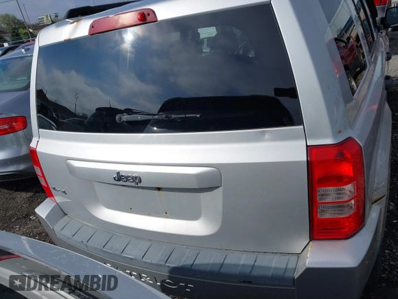 2008 Jeep Patriot Sport z VIN 1J8FF28W78D749498, wystawiony jako IAAI lot #42176034 z przebiegiem 154 625 mil mil oraz . Historia ofert i sprzedaży dostępna na DreamBid. Obrazek 16.