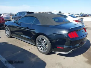 2017 Ford Mustang EcoBoost Premium z VIN 1FATP8UH9H5266676, wystawiony jako IAAI lot #42498829 z przebiegiem 24 255 mil mil oraz . Historia ofert i sprzedaży dostępna na DreamBid. Obrazek 3.