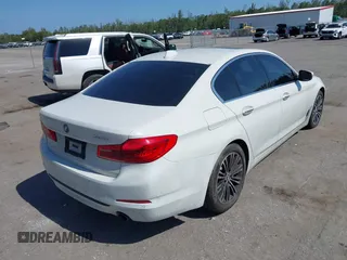 2018 BMW 5 Series 530i z VIN WBAJA5C53JG898590, wystawiony jako IAAI lot #42143629 z przebiegiem 135 111 mil mil oraz . Historia ofert i sprzedaży dostępna na DreamBid. Obrazek 6.