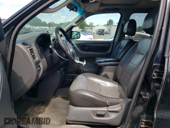 2003 Ford Escape XLT Popular 2 with VIN 1FMYU93133KB35168, listed as a Copart auction lot 57303335 with 197,368 mi miles and Salvage title. Bid and sale history available at DreamBid. Image 7.