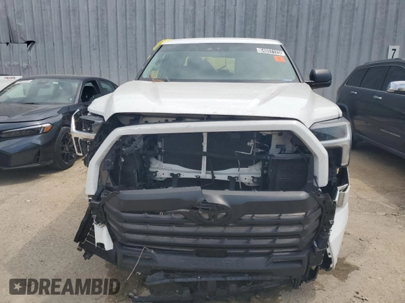 2022 Toyota Tundra SR5 с VIN 5TFLA5DA5NX028109, выставлен на аукционе Copart как лот 64657125 с пробегом Не указан миль и Чистый • Clean title. История ставок и продаж доступна на DreamBid. Изображение 5.