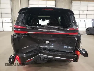 2021 Chrysler Pacifica Limited z VIN 2C4RC3GG1MR595214, wystawiony jako Copart lot #84169164 z przebiegiem 30 737 mil mil oraz Szkoda całkowita • Salvage title. Historia ofert i sprzedaży dostępna na DreamBid. Obrazek 6.