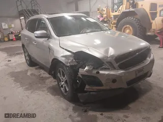 2013 Volvo XC60 T6 with VIN YV4902DZ9D2447347, listed as a IAAI auction lot 41791033 with 165,112 mi miles. Bid and sale history available at carsss.com. Image 6.