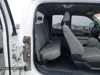 2019 Ford F-250 XL z VIN 1FT7X2B6XKEC89613, wystawiony jako IAAI lot #42256834 z przebiegiem 80 066 mil mil oraz . Historia ofert i sprzedaży dostępna na DreamBid. Obrazek 8.