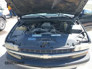2000 Chevrolet Silverado 1500 LS with VIN 2GCEK19T2Y1379926, listed as a IAAI auction lot 42193073 with 371,952 mi miles. Bid and sale history available at carsss.com. Image 10.