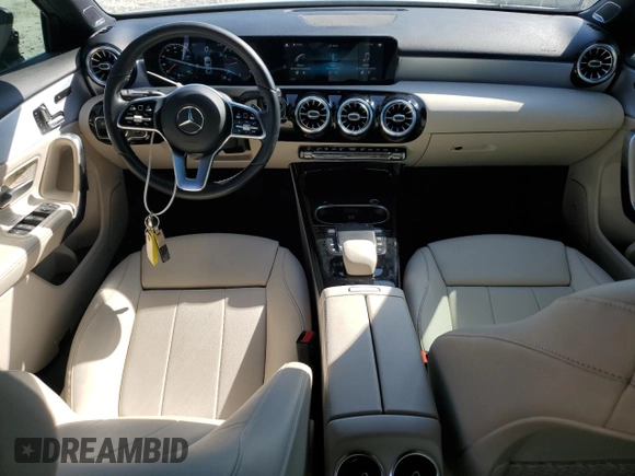2021 Mercedes-Benz A 220 z VIN W1K3G4EB0MJ271544, wystawiony jako Copart lot #53053585 z przebiegiem 74 495 mil mil oraz Szkody całkowita. Historia ofert i sprzedaży dostępna na DreamBid. Obrazek 8.