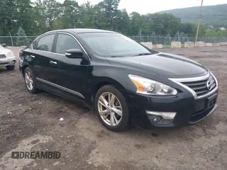 2015 Nissan Altima 2.5 z VIN 1N4AL3AP5FN361248, wystawiony jako IAAI lot #42474875 z przebiegiem 207 050 mil mil oraz . Historia ofert i sprzedaży dostępna na DreamBid. Obrazek 1.