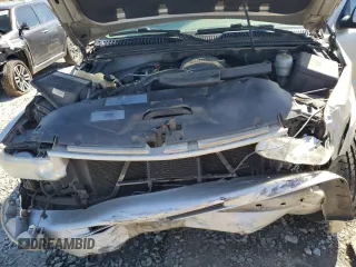 2005 Chevrolet Suburban LS with VIN 3GNFK16Z65G170437, listed as a Copart auction lot 70269704 with 322,030 mi miles and Salvage Title. Bid and sale history available at carsss.com. Image 12.