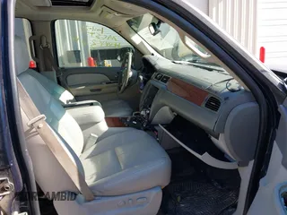 2007 Chevrolet Avalanche 1LT with VIN 3GNEC12017G267516, listed as a IAAI auction lot 41308501 with 227,060 mi miles and . Bid and sale history available at DreamBid. Image 5.