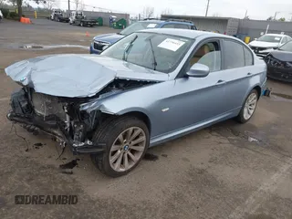 2011 BMW 3 Series 328i z VIN WBAPH5G50BNM83904, wystawiony jako IAAI lot #41736433 z przebiegiem 81 158 mil mil oraz . Historia ofert i sprzedaży dostępna na DreamBid. Obrazek 18.