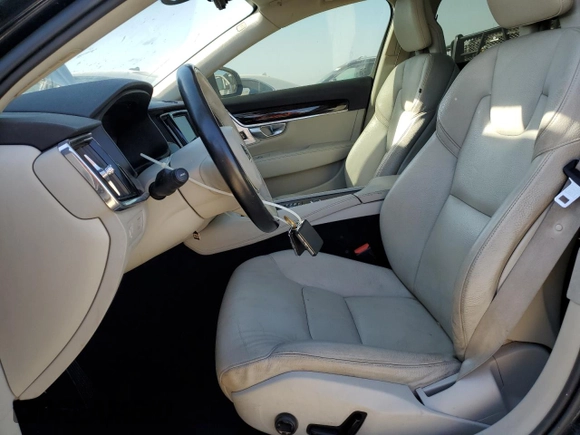 2018 Volvo S90 Momentum with VIN LVY982AK2JP019985, listed as a Copart auction lot 52828415 with 113,029 mi miles and Clean Title. Bid and sale history available at carsss.com. Image 7.