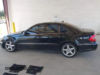 2009 Mercedes-Benz E-Class Luxury 3.5L with VIN WDBUF56X29B409585, listed as a IAAI auction lot 42046431 with 217,755 mi miles. Bid and sale history available at carsss.com. Image 14.