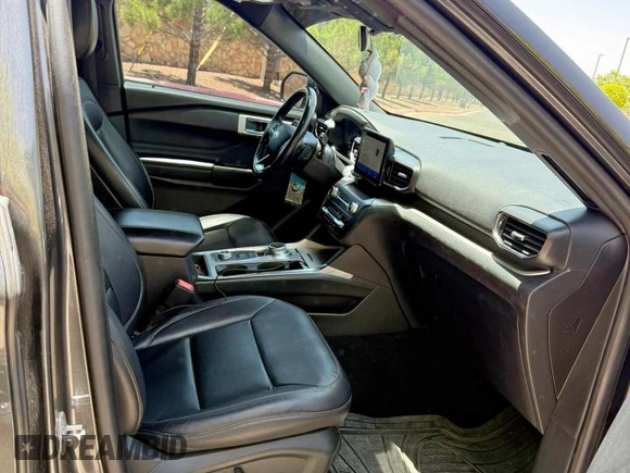 2020 Ford Explorer XLT z VIN 1FMSK8DH5LGB74302, wystawiony jako Copart lot #58030415 z przebiegiem 127 161 mil mil oraz Szkoda całkowita • Salvage title. Historia ofert i sprzedaży dostępna na DreamBid. Obrazek 5.