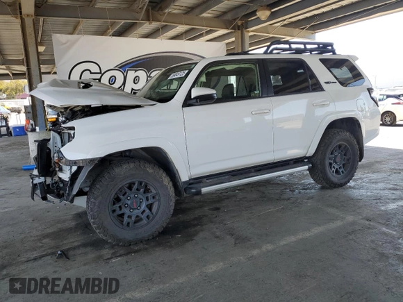 2019 Toyota 4Runner SR5 с VIN JTEBU5JR5K5700458, выставлен на аукционе Copart как лот 59049125 с пробегом 70 684 миль миль и Списание • Salvage title. История ставок и продаж доступна на DreamBid. Изображение 1.