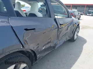 2023 Tesla Model Y Long Range z VIN 7SAYGDEE1PA158661, wystawiony jako IAAI lot #41983897 z przebiegiem 20 176 mil mil oraz . Historia ofert i sprzedaży dostępna na DreamBid. Obrazek 6.