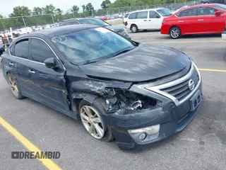 2014 Nissan Altima 2.5 S with VIN 1N4AL3AP7EC902794, listed as a IAAI auction lot 40265944 with 188,802 mi miles. Bid and sale history available at carsss.com. Image 1.