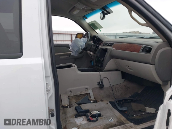 2011 GMC Yukon SLT with VIN 1GKS1CE01BR101311, listed as a IAAI auction lot 41572486 with 1 mi miles. Bid and sale history available at carsss.com. Image 5.