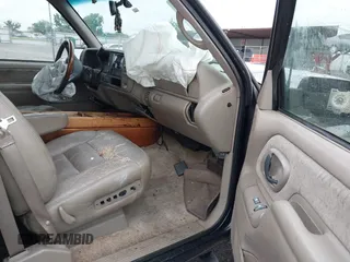 1999 Chevrolet Suburban with VIN 3GNGK26J8XG220021, listed as a IAAI auction lot 42145815 with 172,956 mi miles and . Bid and sale history available at DreamBid. Image 5.