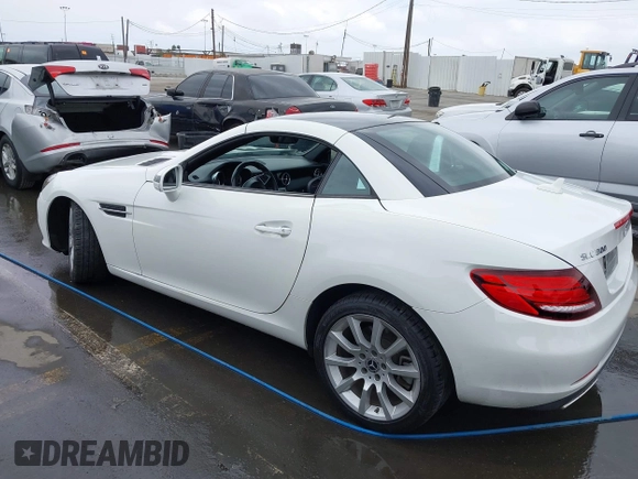 2020 Mercedes-Benz SLC 300 с VIN W1KPK3JA7LF170171, выставлен на аукционе IAAI как лот 42119425 с пробегом 2 408 миль миль и . История ставок и продаж доступна на DreamBid. Изображение 3.