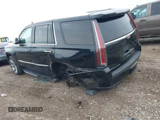 2019 Cadillac Escalade Luxury z VIN 1GYS4BKJ1KR398505, wystawiony jako IAAI lot #40662422 z przebiegiem 57 932 mil mil oraz . Historia ofert i sprzedaży dostępna na DreamBid. Obrazek 3.