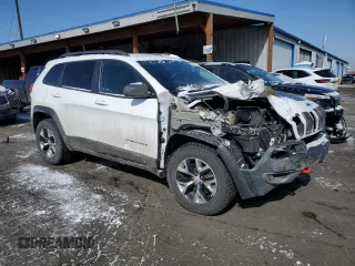 2018 Jeep Cherokee Trailhawk with VIN 1C4PJMBB6JD545342, listed as a Copart auction lot 46118275 with 76,221 mi miles and Salvage title. Bid and sale history available at DreamBid. Image 4.