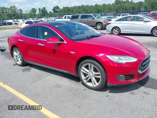 2013 Tesla Model S с VIN 5YJSA1CN9DFP09973, выставлен на аукционе IAAI как лот 42724026 с пробегом 61 546 миль миль и . История ставок и продаж доступна на DreamBid. Изображение 1.