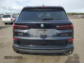 2024 BMW X5 xDrive40i z VIN 5UX23EU09R9S17979, wystawiony jako Copart lot #48359735 z przebiegiem 12 564 mil mil oraz Szkody całkowita. Historia ofert i sprzedaży dostępna na DreamBid. Obrazek 6.