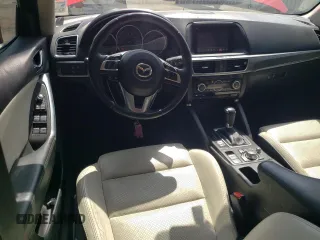 2016 Mazda CX-5 Grand Touring z VIN JM3KE2DY0G0722334, wystawiony jako Copart lot #59998185 z przebiegiem 51 449 mil mil oraz Szkoda całkowita • Salvage title. Historia ofert i sprzedaży dostępna na DreamBid. Obrazek 8.