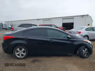 2013 Hyundai Elantra GLS z VIN 5NPDH4AE6DH372849, wystawiony jako IAAI lot #42161748 z przebiegiem 91 986 mil mil oraz . Historia ofert i sprzedaży dostępna na DreamBid. Obrazek 13.
