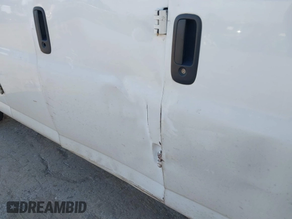2014 GMC Savana Cargo z VIN 1GTW7GCA2E1169201, wystawiony jako IAAI lot #41648525 z przebiegiem 462 975 mil mil oraz . Historia ofert i sprzedaży dostępna na DreamBid. Obrazek 18.