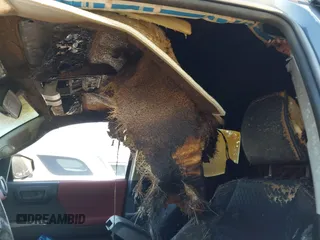 2021 Toyota Tacoma SR z VIN 5TFCZ5AN3MX272033, wystawiony jako IAAI lot #41689129 z przebiegiem Nie podano mil oraz . Historia ofert i sprzedaży dostępna na DreamBid. Obrazek 12.