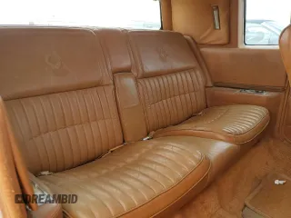 1984 Cadillac Eldorado z VIN 1G6AL5782EE603047, wystawiony jako Copart lot #76777394 z przebiegiem 33 384 mil mil oraz Tytuł czysty. Historia ofert i sprzedaży dostępna na DreamBid. Obrazek 10.
