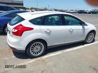 2014 Ford Focus Electric с VIN 1FADP3R45EL306109, выставлен на аукционе IAAI как лот 42382079 с пробегом 80 143 миль миль и . История ставок и продаж доступна на DreamBid. Изображение 4.