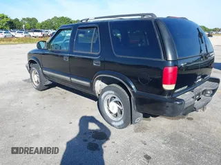 2000 Chevrolet Blazer LT with VIN 1GNDT13W5Y2244197, listed as a IAAI auction lot 41440176 with 133,797 mi miles and . Bid and sale history available at DreamBid. Image 3.