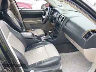 2007 Chrysler 300 Touring z VIN 2C3LA53G57H721960, wystawiony jako IAAI lot #42024456 z przebiegiem 220 899 mil mil oraz . Historia ofert i sprzedaży dostępna na DreamBid. Obrazek 5.