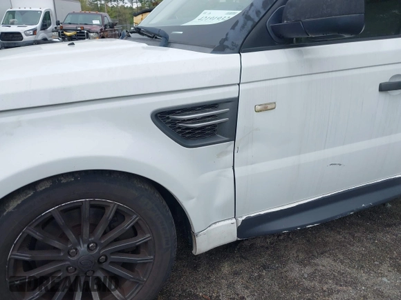 2011 Land Rover Range Rover Sport HSE with VIN SALSF2D45BA291634, listed as a IAAI auction lot 42191932 with 160,198 mi miles and . Bid and sale history available at DreamBid. Image 6.