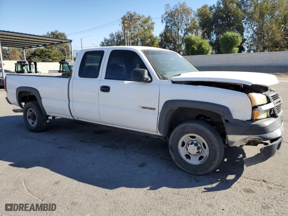 2007 Chevrolet Silverado 2500HD Classic LS with VIN 1GCHC29U77E197063, listed as a Copart auction lot 76756674 with 402,962 mi miles and Salvage Title. Bid and sale history available at carsss.com. Image 4.