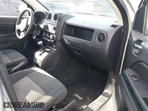 2011 Jeep Compass with VIN 1J4NT1FB4BD252724, listed as a IAAI auction lot 41247389 with 162,028 mi miles. Bid and sale history available at carsss.com. Image 5.