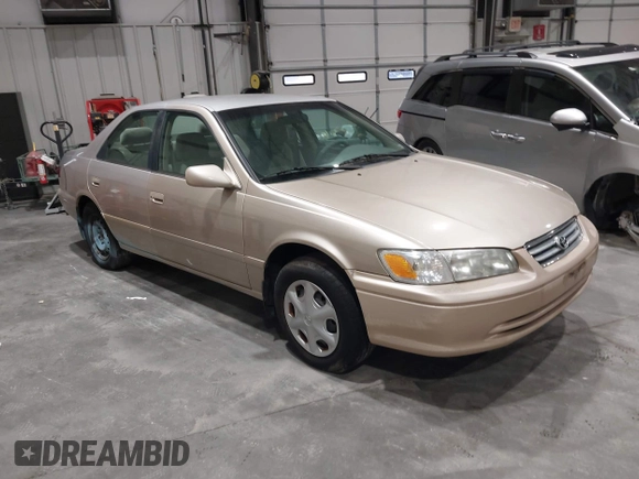 2001 Toyota Camry CE with VIN 4T1BG22K31U808394, listed as a IAAI auction lot 41909910 with 226,388 mi miles. Bid and sale history available at carsss.com. Image 1.