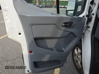 2019 Ford Transit z VIN 1FTYR1YG4KKB40124, wystawiony jako IAAI lot #42624627 z przebiegiem 119 375 mil mil oraz . Historia ofert i sprzedaży dostępna na DreamBid. Obrazek 1.
