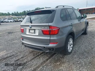 2011 BMW X5 35i z VIN 5UXZV4C50BL743135, wystawiony jako IAAI lot #42296920 z przebiegiem 100 447 mil mil oraz . Historia ofert i sprzedaży dostępna na DreamBid. Obrazek 4.