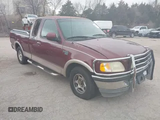 1998 Ford F-150 XL z VIN 1FTRX17L9WKA93669, wystawiony jako IAAI lot #41531304 z przebiegiem 174 614 mil mil oraz . Historia ofert i sprzedaży dostępna na DreamBid. Obrazek 1.