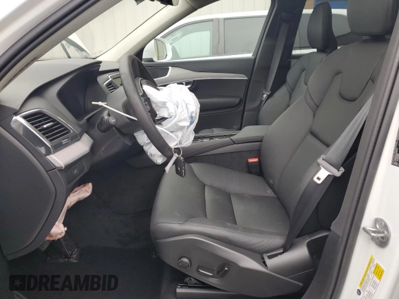 2025 Volvo XC90 Core с VIN YV4M12PJ1S1338770, выставлен на аукционе Copart как лот 44923915 с пробегом 823 миль миль и Чистый • Clean title. История ставок и продаж доступна на DreamBid. Изображение 7.
