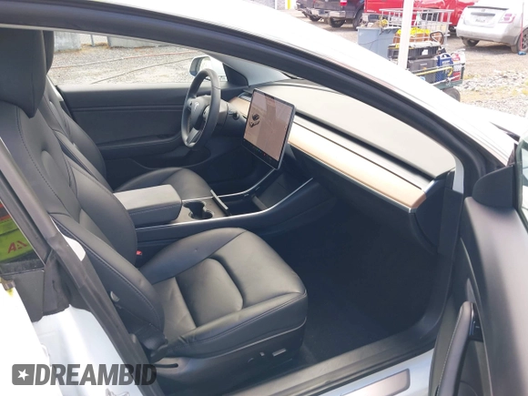2020 Tesla Model 3 Long Range z VIN 5YJ3E1EB5LF619018, wystawiony jako IAAI lot #42131960 z przebiegiem 29 774 mil mil oraz . Historia ofert i sprzedaży dostępna na DreamBid. Obrazek 5.
