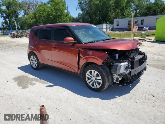 2020 Kia Soul LX with VIN KNDJ23AU6L7118891, listed as a Copart auction lot 52617595 with 39,157 mi miles and Salvage Title. Bid and sale history available at carsss.com. Image 4.