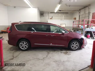2020 Chrysler Pacifica Limited z VIN 2C4RC1GG4LR192847, wystawiony jako IAAI lot #41976911 z przebiegiem 34 178 mil mil oraz . Historia ofert i sprzedaży dostępna na DreamBid. Obrazek 14.