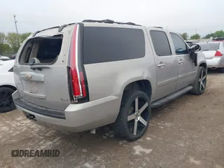 2007 Chevrolet Suburban LTZ with VIN 1GNFK16377R405989, listed as a IAAI auction lot 41911997 with 177,903 mi miles. Bid and sale history available at carsss.com. Image 4.