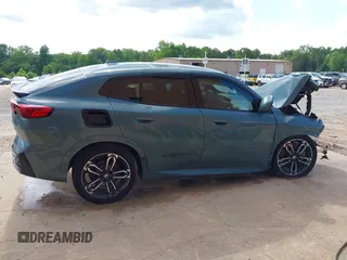 2025 BMW X2 xDrive28i z VIN WBX63GM01S5075478, wystawiony jako IAAI lot #41919737 z przebiegiem 219 mil mil oraz . Historia ofert i sprzedaży dostępna na DreamBid. Obrazek 13.
