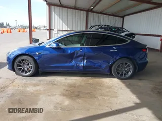 2019 Tesla Model 3 Mid Range z VIN 5YJ3E1EA3KF314882, wystawiony jako IAAI lot #42009874 z przebiegiem 160 381 mil mil oraz . Historia ofert i sprzedaży dostępna na DreamBid. Obrazek 14.